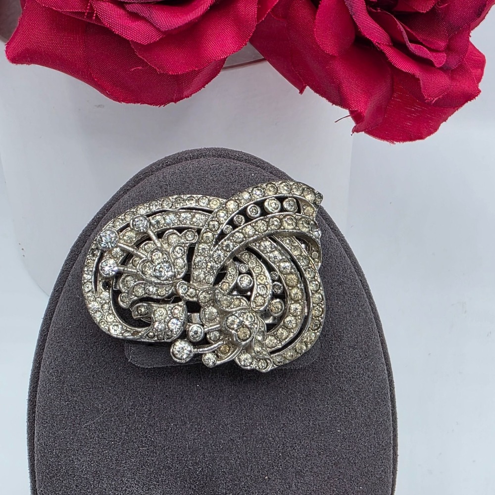 Trifari Rhinestone‎ Fur Brooch Silver Tone Pin Art Deco Style Pin Vintage